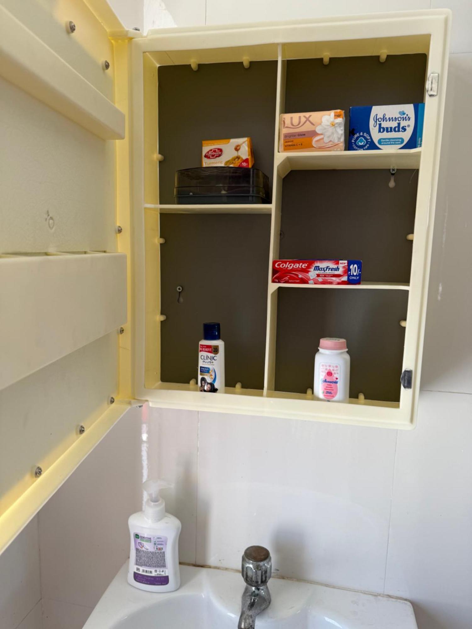 Sels 2 Single Bed, Bathroom, Lift, Third Floor, Bike Park Apartment